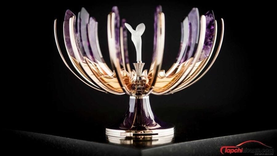 Biểu tượng Spirit of Ecstasy bản Lễ Phục sinh tuyệt đẹp cho xe Rolls-Royce