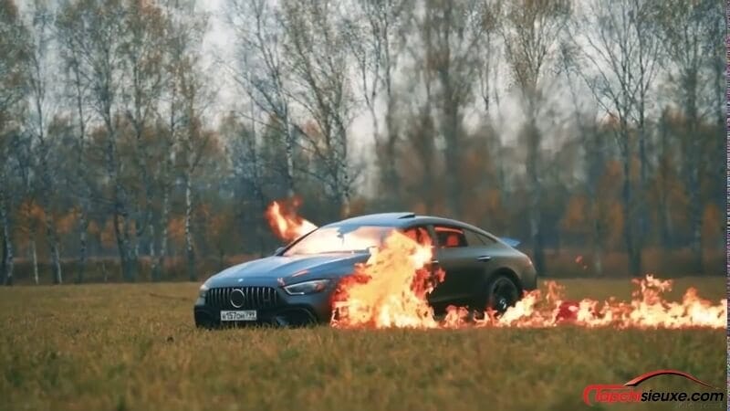  Khá Bảnh phiên bản Nga: Hóa vàng Mercedes-AMG GT 63 S do hay gặp lỗi vặt