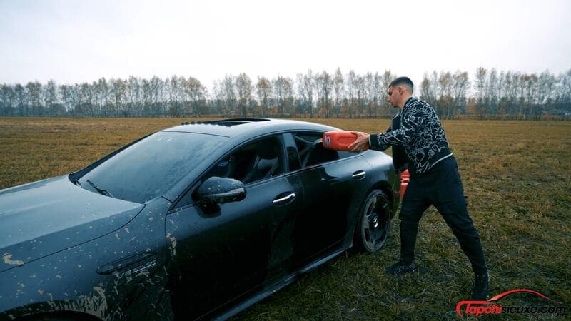 Khá Bảnh phiên bản Nga: Hóa vàng Mercedes-AMG GT 63 S do hay gặp lỗi vặt