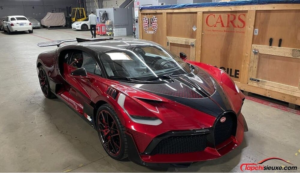 Cận cảnh Bugatti Divo màu 'siêu độc' giao tới tay khách hàng có giá chỉ 115 tỷ đồng