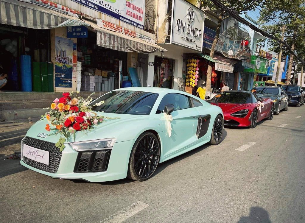 Dàn siêu xe, xe thể thao trị giá hơn 100 tỷ tham gia rước dâu tại Đồng Nai