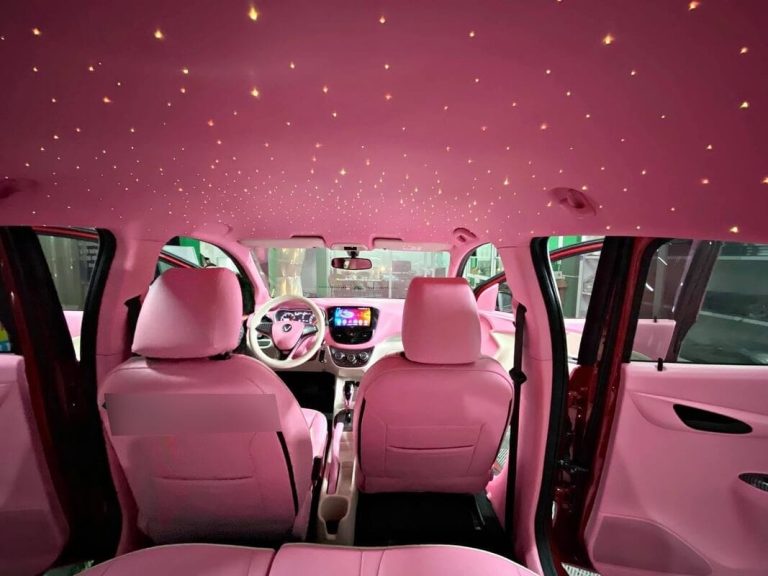 VinFast Fadil 'lột xác' với nội thất hồng nữ tính kết hợp bầu trời sao như Rolls-Royce