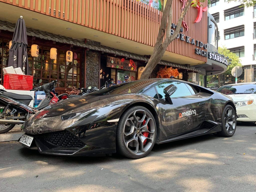 Bắt gặp Lamborghini Huracan với ngoại thất 'hoa văn' độc nhất Việt Nam