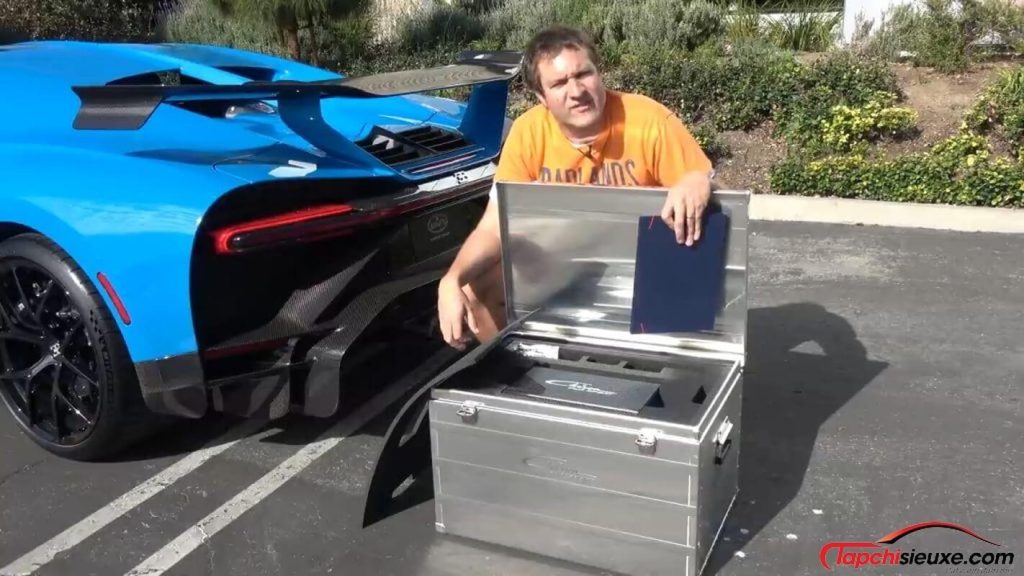 Có gì trong chiếc 'hộp báu vật' bằng nhôm của người mua Bugatti Chiron Pur Sport trị giá 82 tỷ đồng