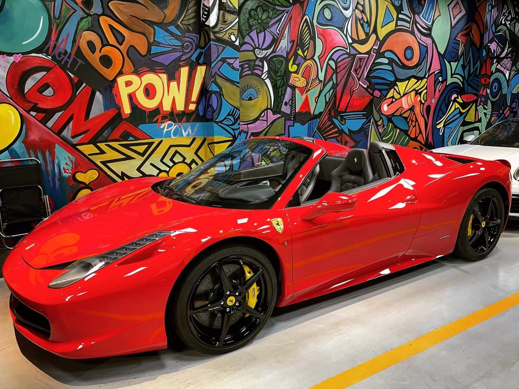 Đại gia lan tậu Ferrari 458 Spider trong một nốt nhạc: Cái gì khó, đã có lan lo