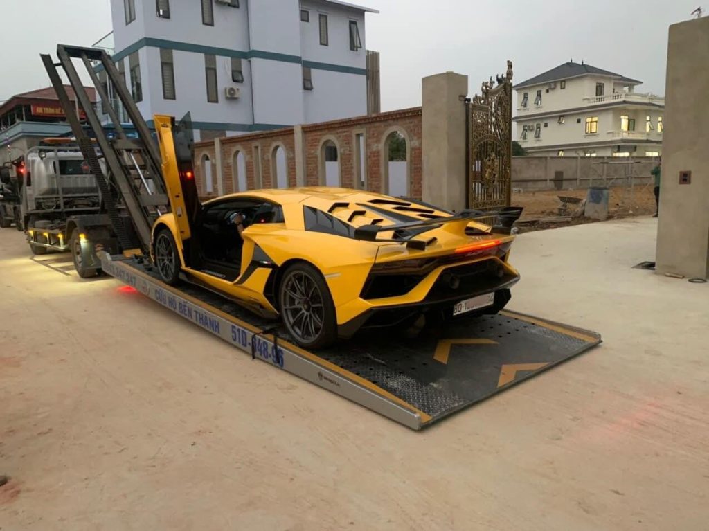 Lên 'đồ chơi mới' siêu bò Lamborghini Aventador SVJ 60 tỷ bất ngờ xuất hiện tại Thanh Hoá