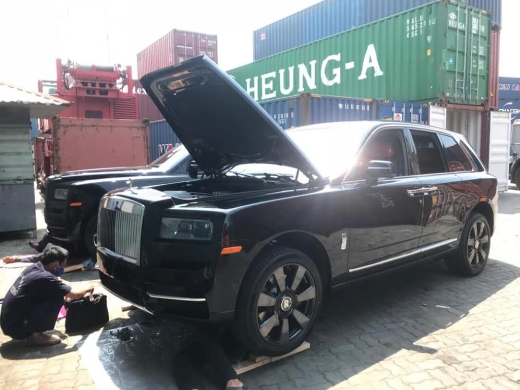 Ngắm chi tiết SUV siêu sang Rolls-Royce Cullinan Black Badge thứ 2 vừa về Việt Nam