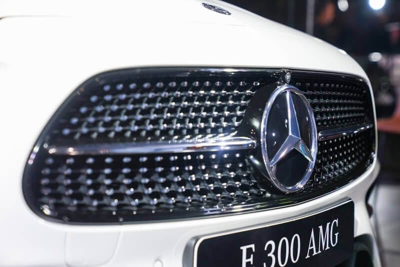 Mercedes-Benz E-Class 2021 vừa ra mắt Việt Nam: Nâng cấp toàn diện, giá tăng 30 triệu