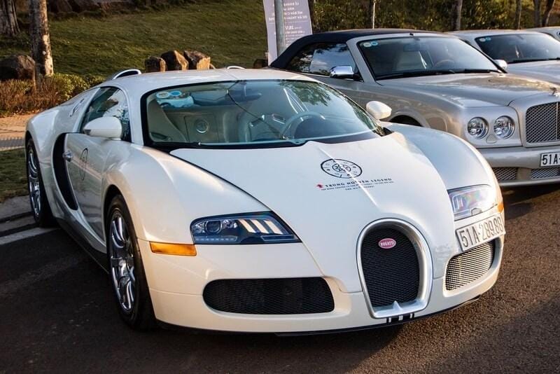 Vua cà phê Trung Nguyên cho dàn siêu xe trăm tỷ 'tắm nắng', Bugatti Veyron tái xuất sau 2 năm