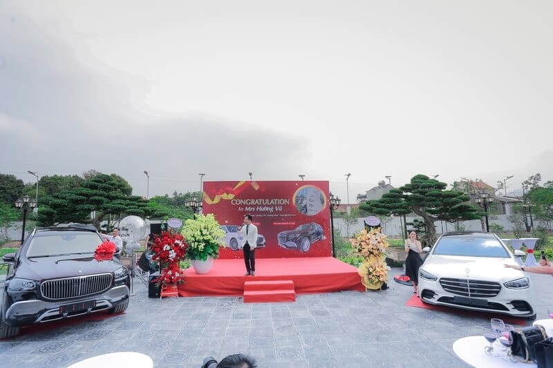 Nữ đại gia lan Quảng Ninh chi 27 tỷ tậu liền cặp đôi Mercedes siêu sang làm quà sinh nhật