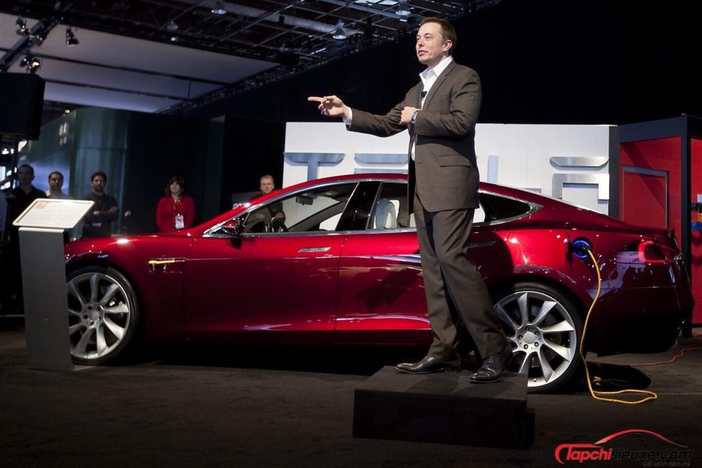 Tỷ phú Elon Musk của Tesla tuyên bố: “Xe Tesla an toàn gấp 10 lần ôtô thông thường”?