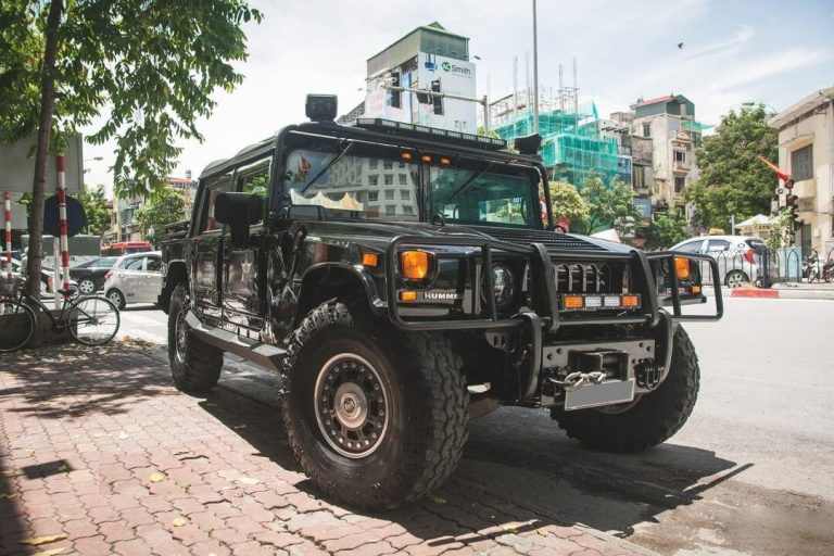 Khám phá 'khủng long' Hummer H1 Alpha độc nhất Việt Nam trên phố Hà Nội