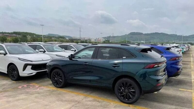 Cận cảnh xe Trung Quốc -Dongfeng T5 EVO đầu tiên về Việt Nam, giá gần 800 triệu, đẹp như Maserati
