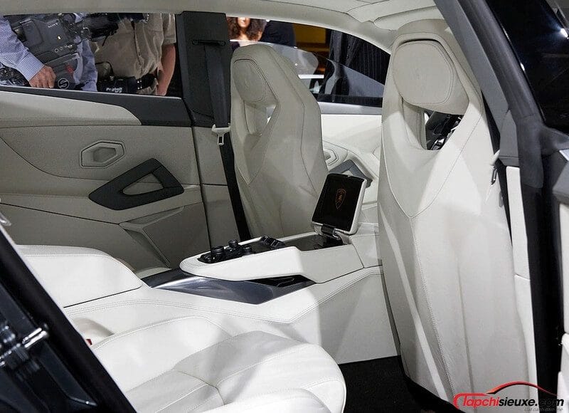 Số phận hẩm hiu của siêu sedan 4 cửa đẹp nhất 'thế giới' - Lamborghini Estoque