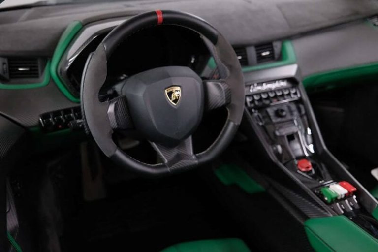 Lamborghini Veneno Roadster của Hoàng gia Ả Rập sẽ là của bạn với giá chỉ 165 tỷ đồng