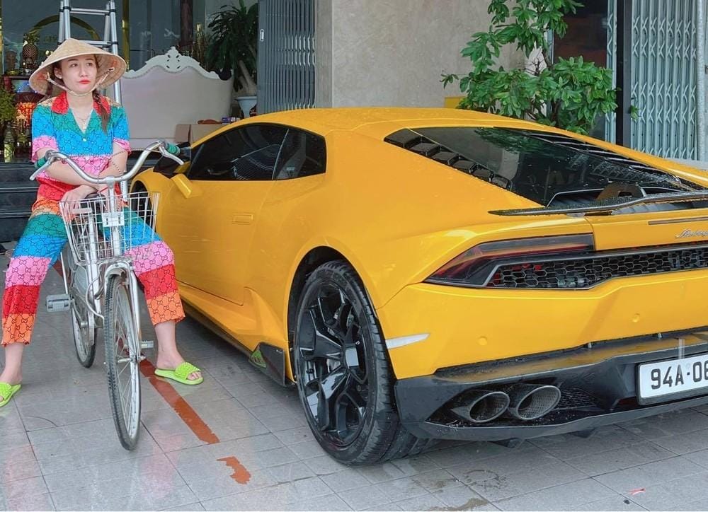Bà chủ 9X mỹ phẩm ở Bạc Liêu cùng siêu xe Lamborghini Huracan LP610-4 lúc chưa được thay áo mới