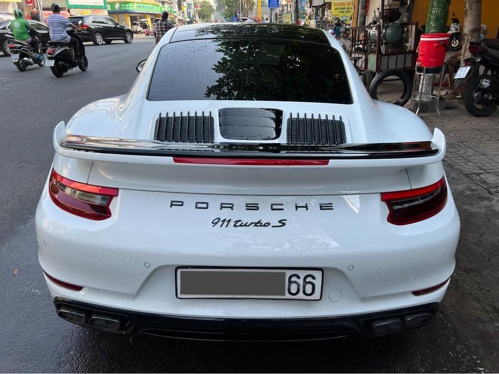 1 trong 3 chiếc xe Porsche 911 Turbo S của Đặng Lê Nguyên Vũ bất ngờ tái xuất tại Sài thành