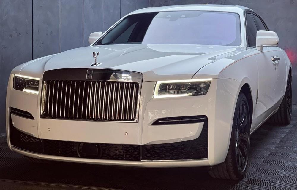 Rolls-Royce Ghost thế hệ mới cập bến Việt Nam với màu sơn và nội thất khiến không ít đại gia Việt quan tâm