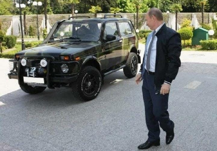 Tổng thống Nga Putin từng cầm lái những mẫu xe nào? - 6