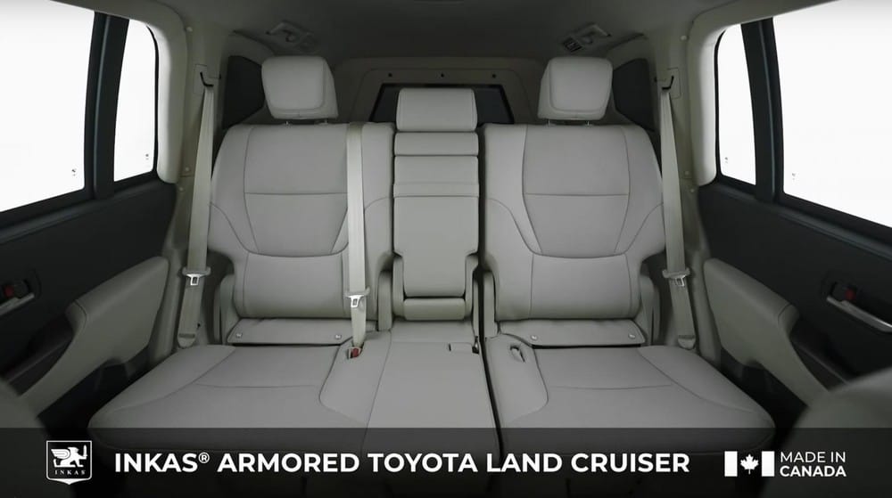 Hàng ghế sau của Toyota Land Cruiser 2022 bọc giáp bởi Inkas