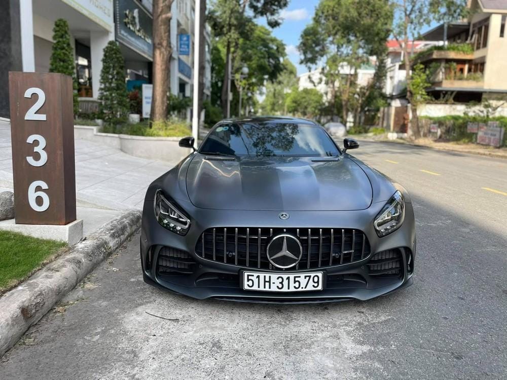 Chiếc xe Mercedes-AMG GT R