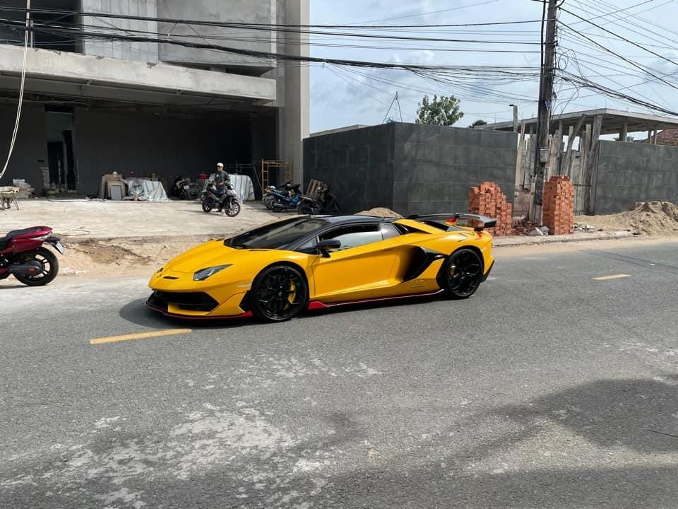 Sau khi có mặt tại Đà Nẵng, Lamborghini Aventador SVJ Roadster bất ngờ được vận chuyển về Cần Thơ