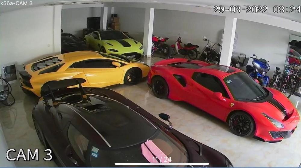 Dàn siêu xe, xe thể thao và xe 2 bánh của đại gia Hoàng Kim Khánh chen chúc trong garage