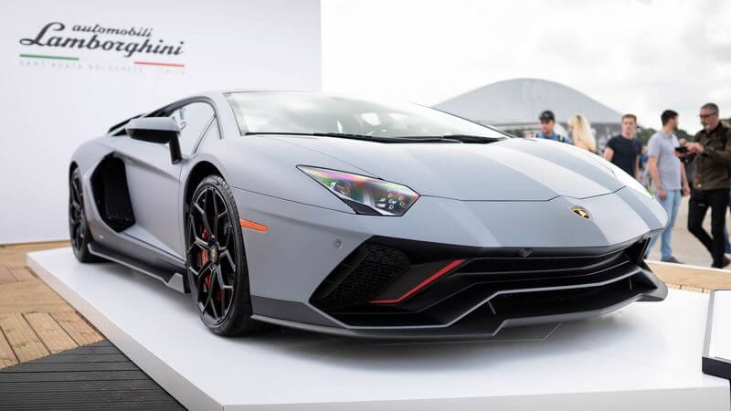 Lamborghini phai san xuat bu 15 chiec Aventador Ultimae voi 75 trieu USD cho khach do vu chim tau 10