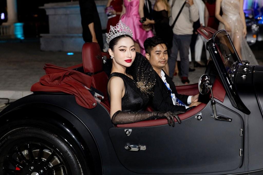 Dàn Hoa hậu, Á hậu rạng ngời khoe sắc bên những siêu xe đình đám tại Miss World Vietnam 2022 ảnh 3
