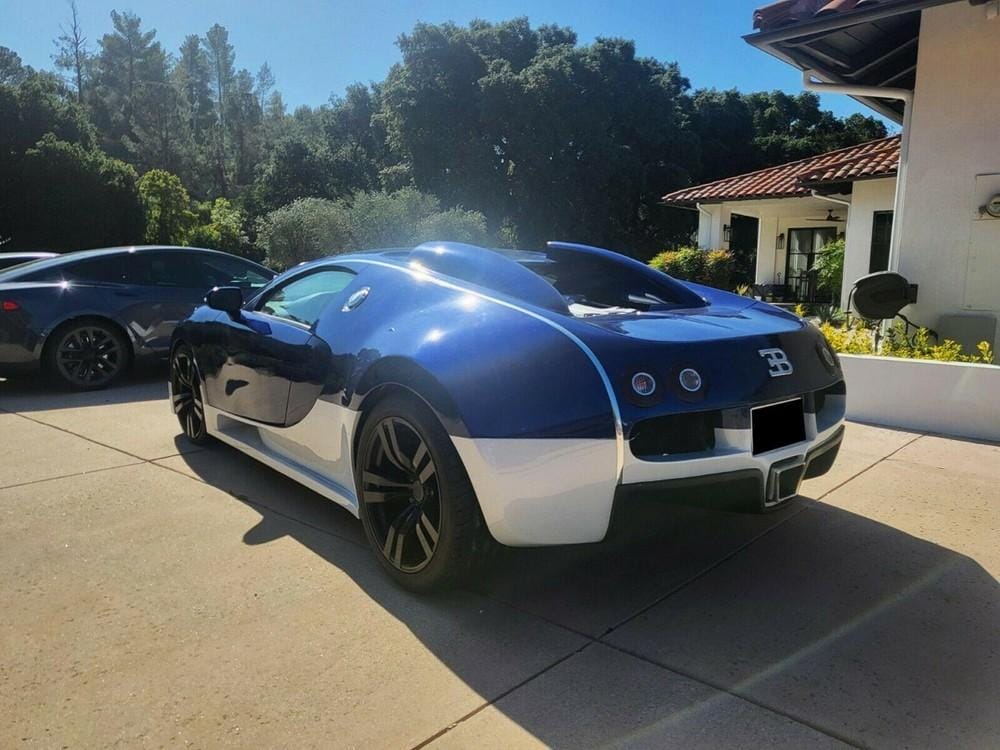 Phía sau của chiếc Bugatti Veyron nhái bằng Pontiac GTO 2004