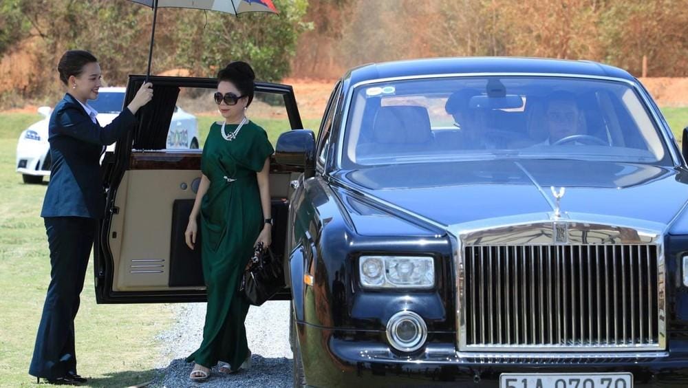 Rolls-Royce Phantom biển cực đẹp của gia đình ông Bùi Thành Nhơn, tỷ phú đô la thứ 7 tại Việt Nam mới được Forbes công bố
