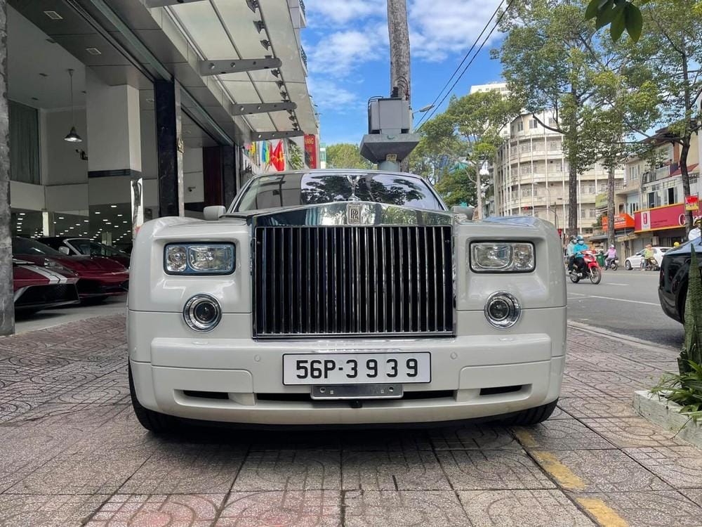 Ngoài biển số đẹp, chiếc xe Rolls-Royce Phantom gần 10 năm tuổi tại Việt Nam này còn có lý lịch siêu khủng
