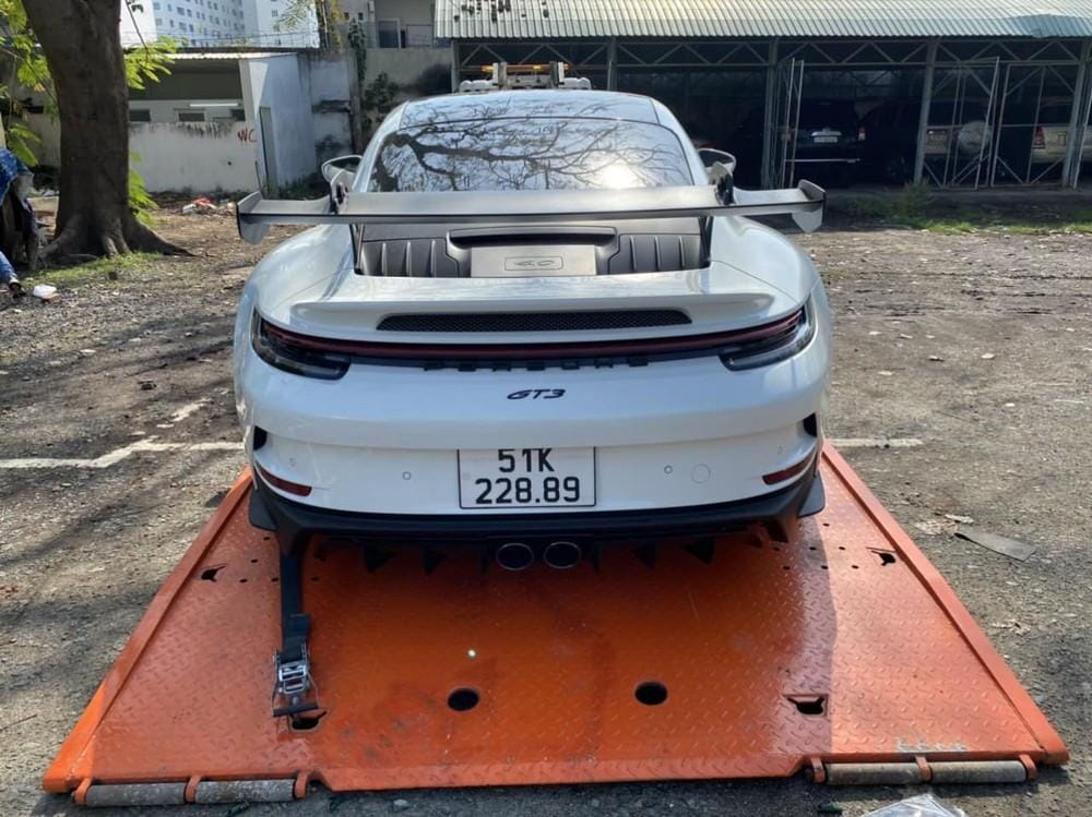 Sau hơn 3 tháng về nước, chiếc xe Porsche 911 GT3 thế hệ 992 này đã hoàn thành các thủ tục đăng ký cũng như đăng kiểm biển số