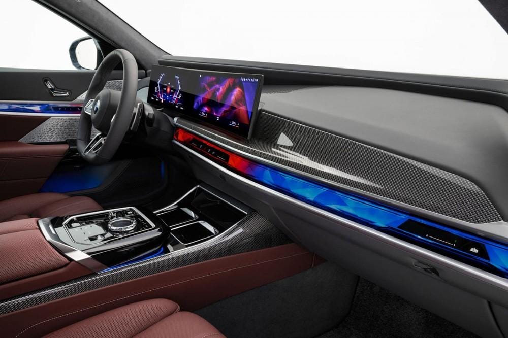 Dải cảm ứng trên mặt táp-lô của BMW 7-Series 2023