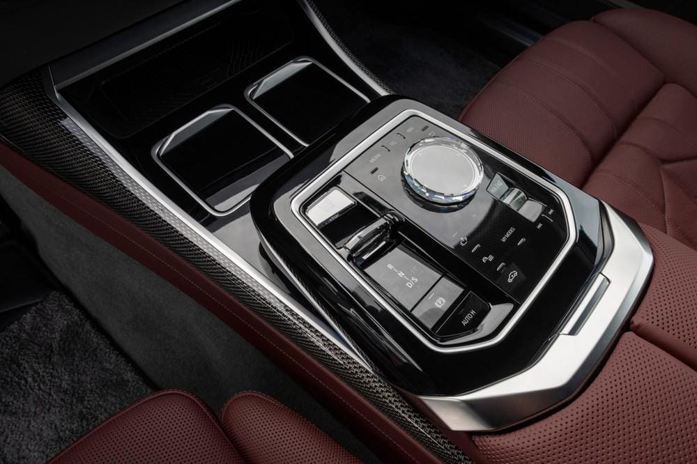 Cụm điều khiển trung tâm của BMW 7-Series 2023