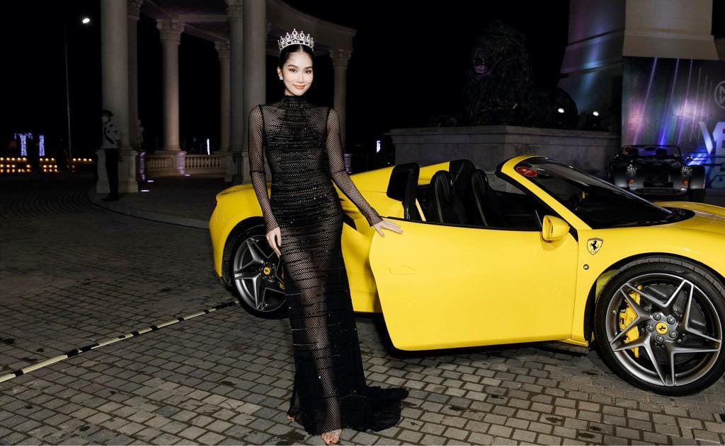 Dàn Hoa hậu, Á hậu rạng ngời khoe sắc bên những siêu xe đình đám tại Miss World Vietnam 2022 ảnh 12