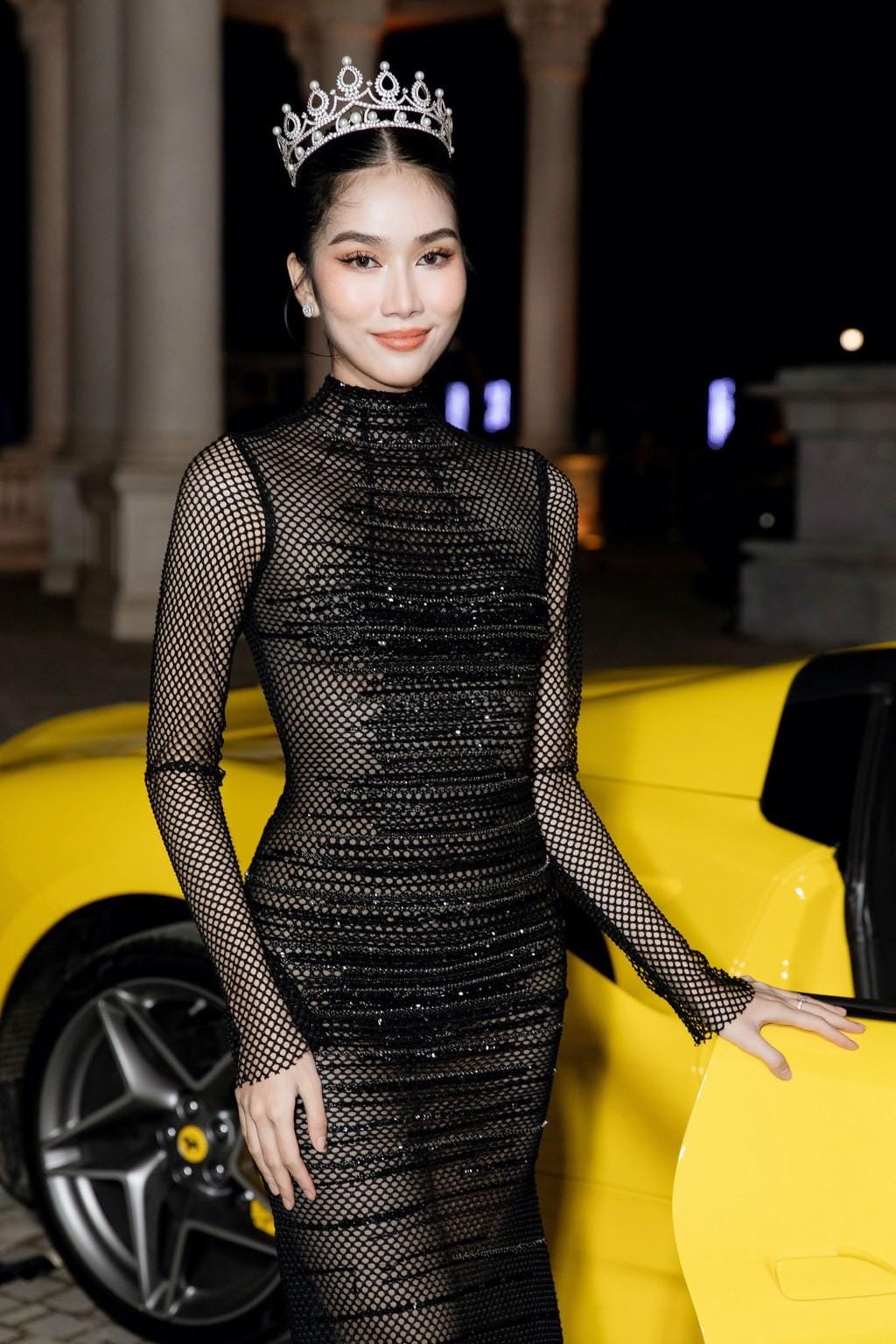 Dàn Hoa hậu, Á hậu rạng ngời khoe sắc bên những siêu xe đình đám tại Miss World Vietnam 2022 ảnh 13