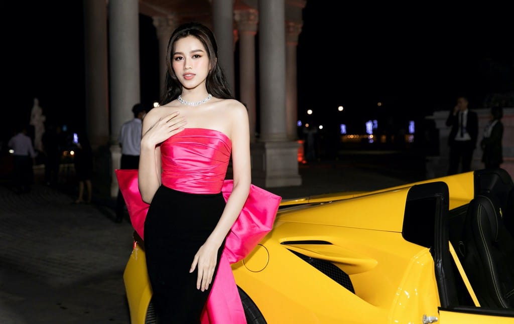 Dàn Hoa hậu, Á hậu rạng ngời khoe sắc bên những siêu xe đình đám tại Miss World Vietnam 2022 ảnh 7