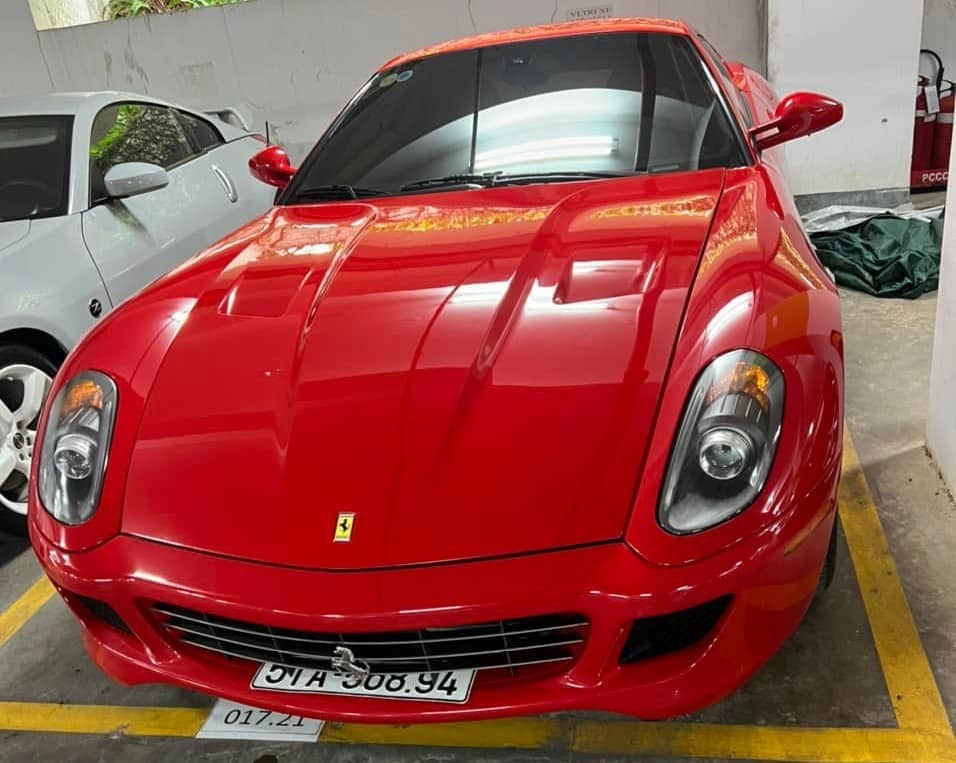 Chủ nhân của chiếc xe Ferrari 599 GTB Fiorano này sở hữu gần 10 siêu xe và xe thể thao đủ chủng loại và đang có ý định rao bán hết
