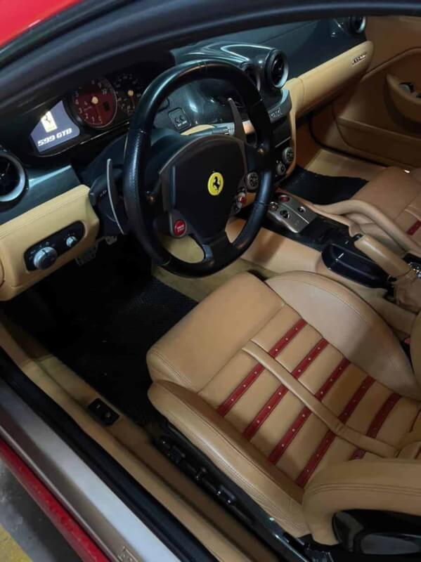 Nội thất siêu xe Ferrari 599 GTB Fiorano đang rao bán 7,9 tỷ đồng