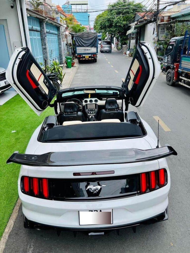 Ngua hoang Ford Mustang Convertible do cua cat keo phong cach Lamborghini cua dia gia Vung Tau 16