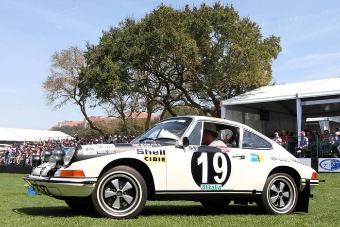 Tùy chọn "Rallye 1971" mô phỏng theo chiếc Porsche 911 S tham gia giải đua East African Safari Rally tại Kenya. Chiếc xe mang số đeo 19 màu trắng trên vòng tròn nền đen. 