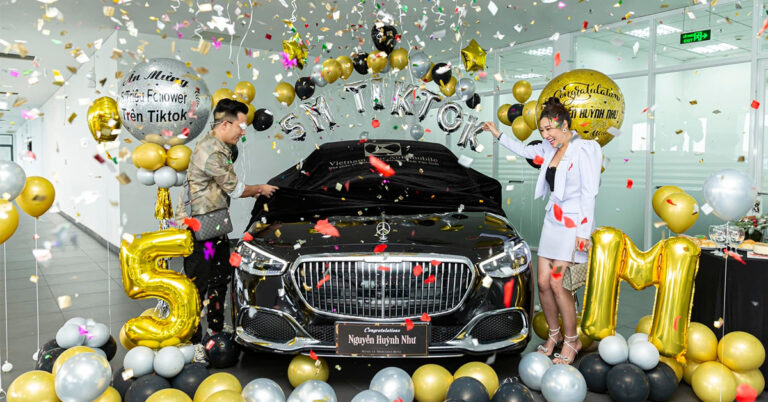 Hot Tiktoker Nguyễn Huỳnh Như ăn mừng 5 triệu lượt follow bằng Mercedes-Maybach S450 chỉ hơn 8,2 tỷ