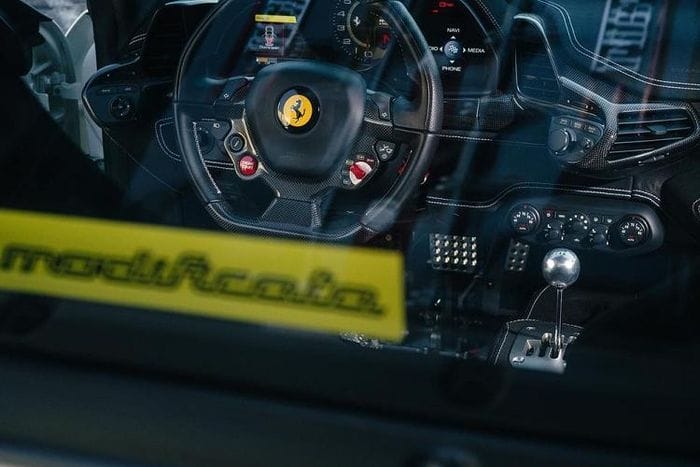Dù xưởng độ này không tiết lộ nhiều về quá trình độ hộp số sàn cho xe Ferrari 458 Speciale nhưng nhìn vào ma thuật của các cấp số, nó có thiết kế giống các hộp số sàn của hãng xe Ferrari đã tạo ra cho các siêu xe đời trước.