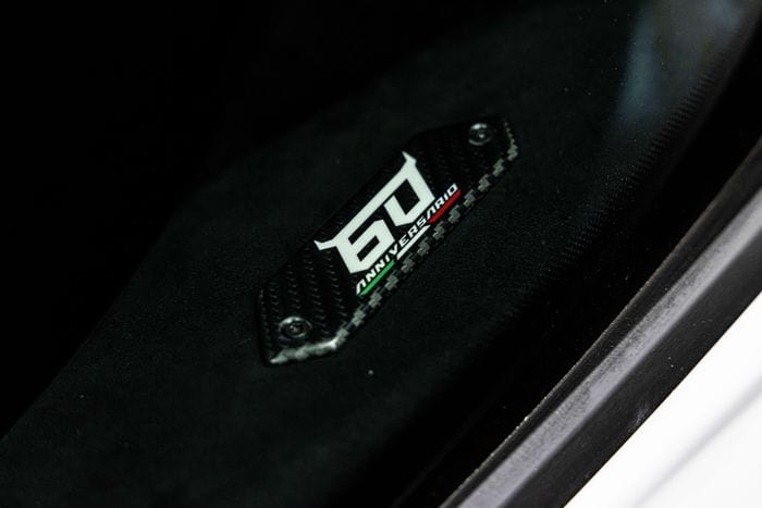  Chiếc Huracán STO Time Chaser_111100 là một trong những mẫu xe đặc biệt được Lamborghini giới thiệu trong năm 2023, kỷ niệm đúng 60 năm thành lập thương hiệu đến từ Italy này. Trong hệ mã nhị phân, chuỗi ký tự "111100" trong tên gọi chiếc xe tương đương với số 60 trong hệ chữ số thập phân. 