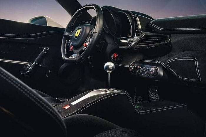Ferrari 458 Speciale là 1 siêu xe hiệu suất cao và hãng xe Ý trang bị cho nó hộp số 7 cấp tự động giả lập như xe đua, điều này giúp thời gian sang số cực nhanh nhưng với các đại gia mê xe số sàn, việc chuyển đổi hộp số MT lên dòng này rất khó khăn và đôi khi chỉ là mơ ước nhưng nay đã thành hiện thực.