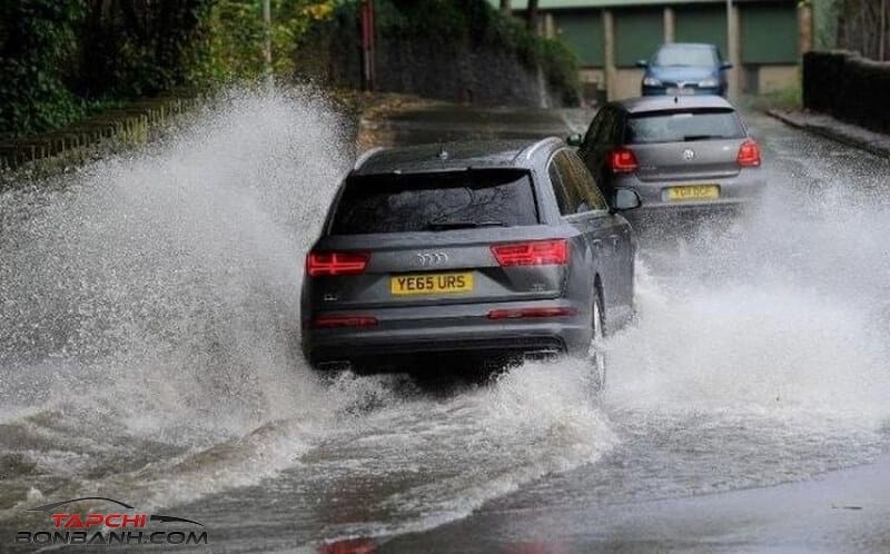 Cách xử lý những hư hỏng thường gặp khi ô tô bị ngập nước