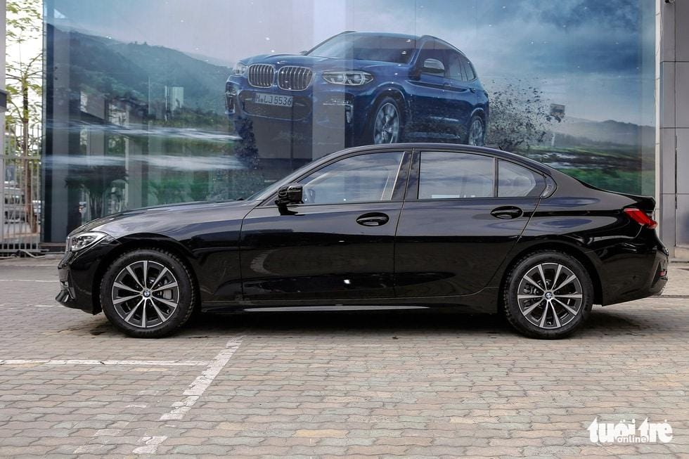 BMW 3 Series lắp ráp nhận cọc tại đại lý, giá có thể giảm vài trăm triệu đồng - Ảnh 1.