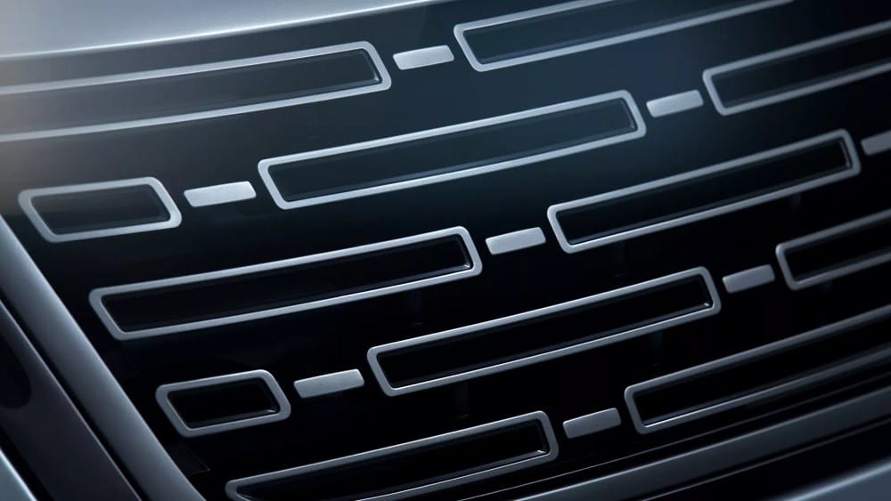 Mắt lưới tản nhiệt của Range Rover Velar 2024 giống với Range Rover mới
