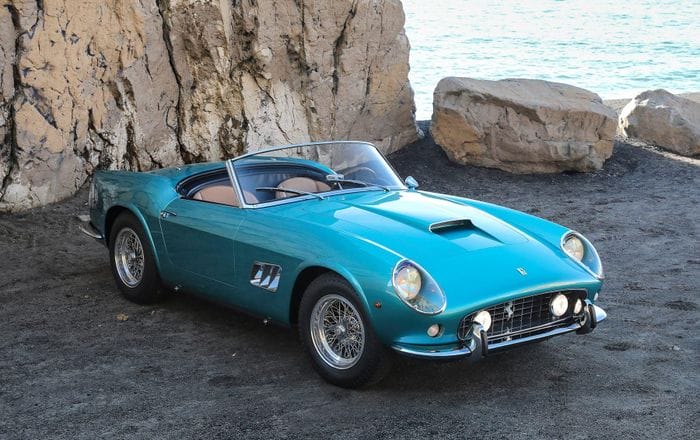  Siêu phẩm Ferrari 250 GT SWB California Spider đời 1962 vừa được công ty đấu giá Gooding & Company rao bán thành công với số tiền kỷ lục 18,045 triệu USD. 